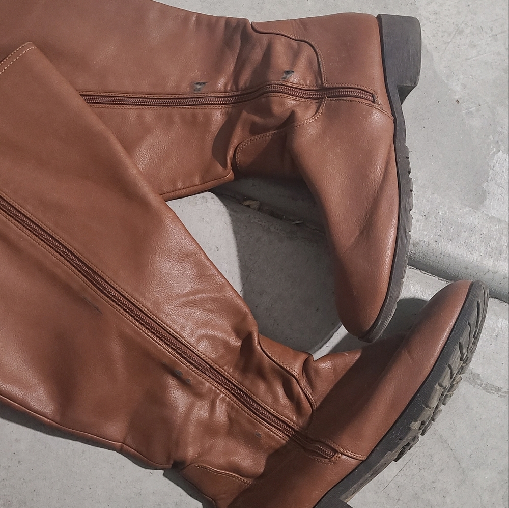 Boots - Picture 2 of 4